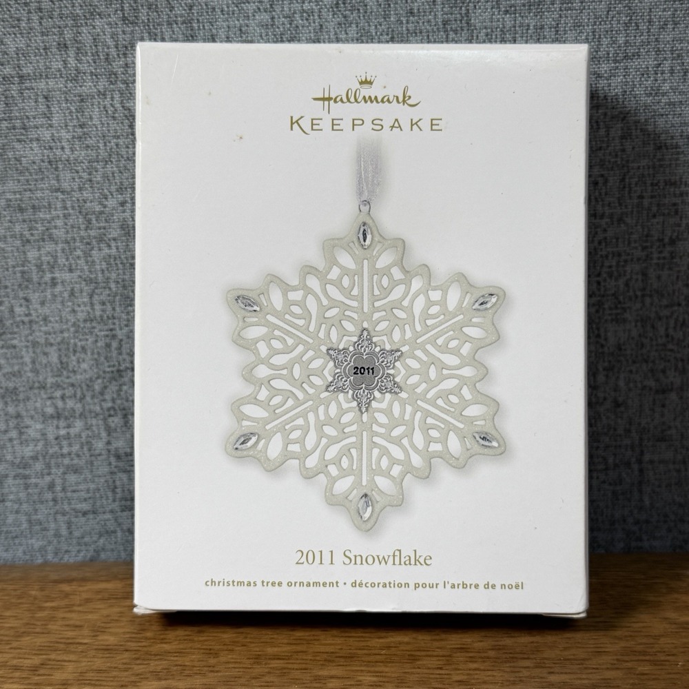 NEW Hallmark Snowflake 2011 NOS Porcelain Keepsake Ornament Ruth Donikowski
